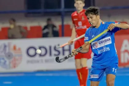 Boby Singh Dhami playing hockey