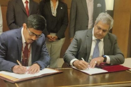 Member signing on Headquarters Agreement