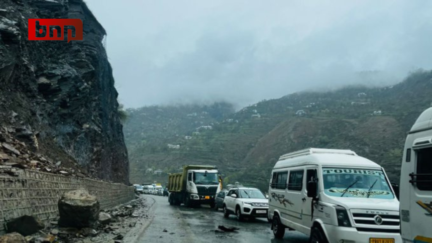 Landslide on Jammu-Srinagar National Highway