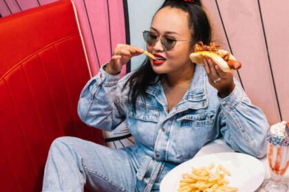 Healthy and unhealthy foods that affect skin health