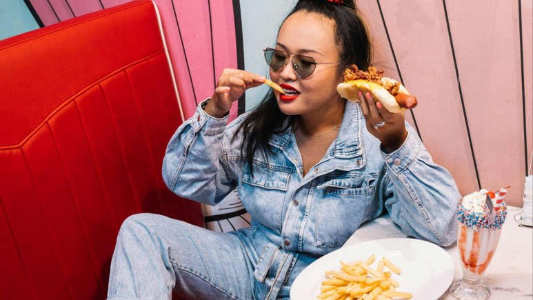 Healthy and unhealthy foods that affect skin health