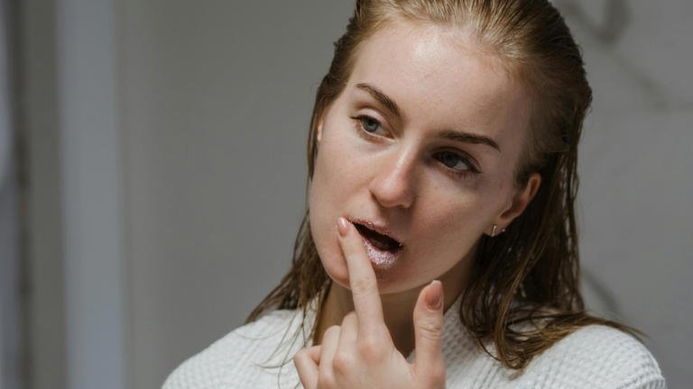 Five DIY lip scrubs for dark lips using sugar, honey, lemon, beetroot, and rose petals