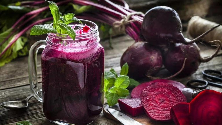 Fresh beetroot juice with sliced beets