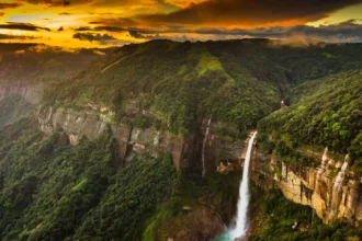 Tourists visiting scenic landscapes and waterfalls in Shillong and Cherrapunji during Meghalaya tourism season