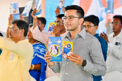 Abhishek Banerjee addressing party workers while reaffirming continued political engagement