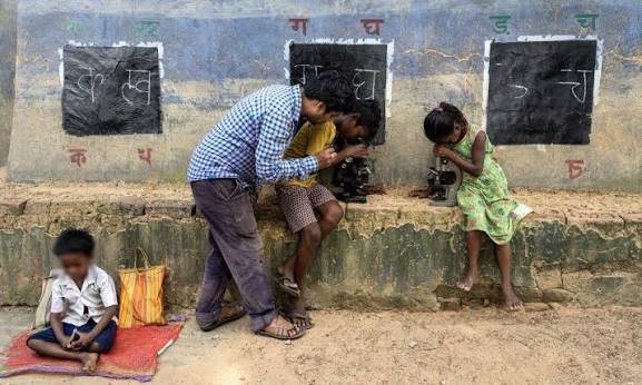 Local teachers conduct makeshift open-air classes on a dry highway divider in flood-affected Najira.