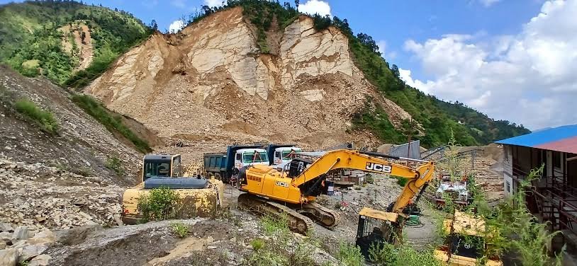 Heavy crane teams reportedly recover civilian cars trapped in deep mud following severe flooding in Nepali Khuti village.