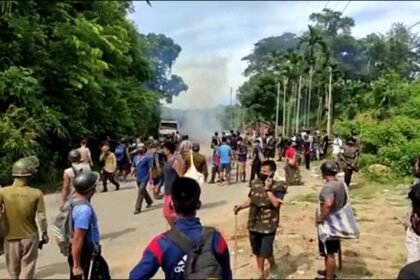 Senior ministerial teams from Mizoram and Assam meet along their inter-state border to discuss land claims and boundary demarcation.