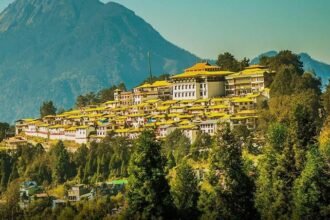 Verified domestic tourists travelling toward regulated high-altitude border destinations in Tawang, Arunachal Pradesh.