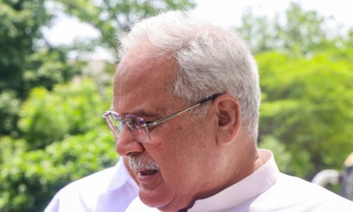 Bhupesh Baghel criticises Assam Chief Minister Himanta Biswa Sarma over flood relief and rising prices during a political exchange.