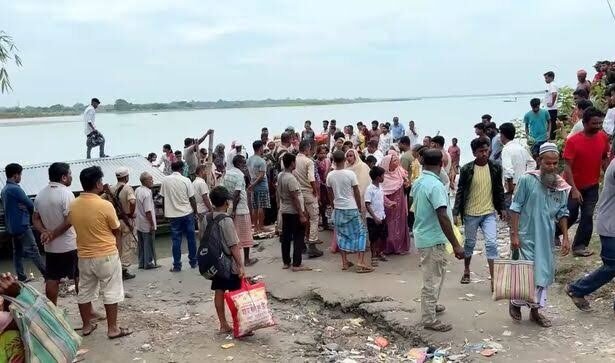 Gangadhar River boat scare strands 100 passengers